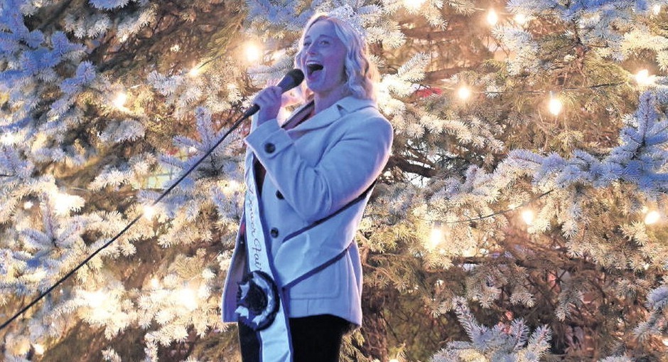 Miss Denver Fair lighting the Christmas tree