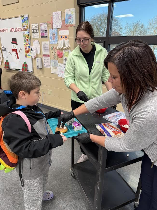 Aramark Dillon Decorate your Donut Day