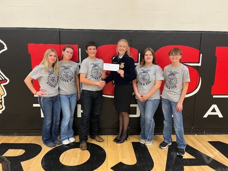 FFA Students receive funds from FFA Representative