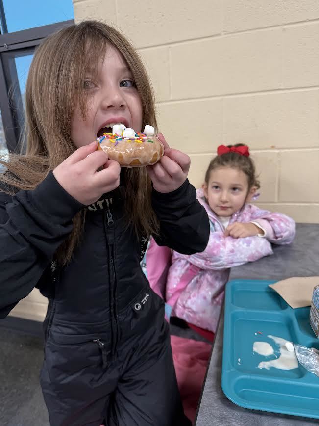Aramark Dillon Decorate your Donut Day
