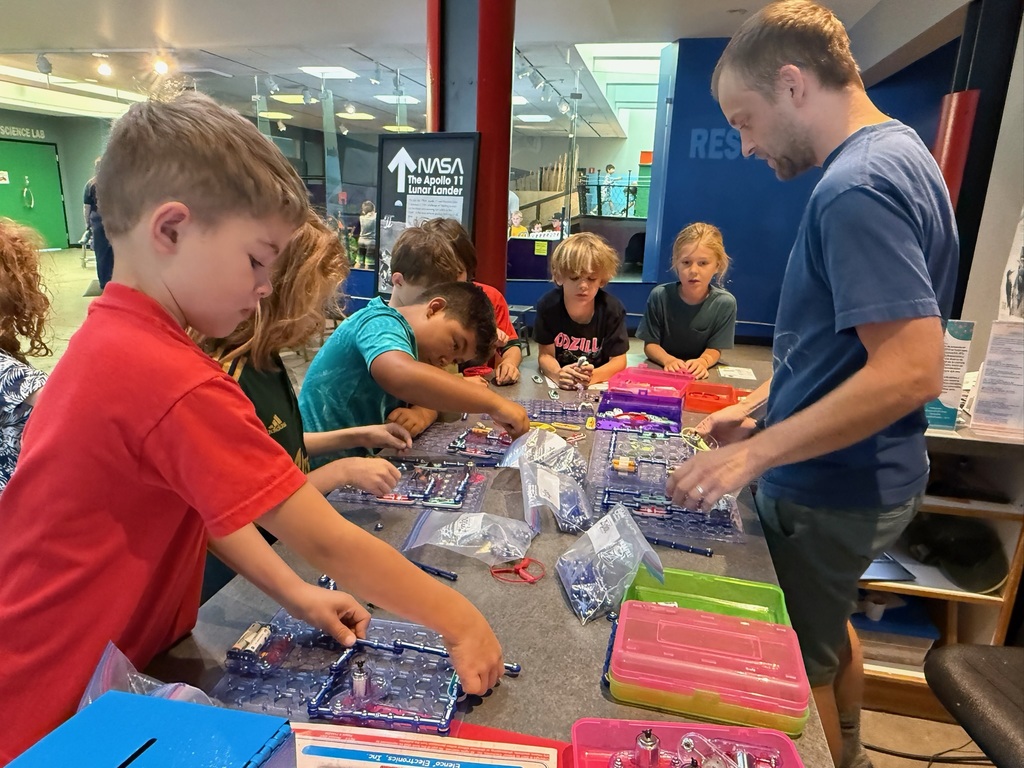 Making circuits at ScienceWorks