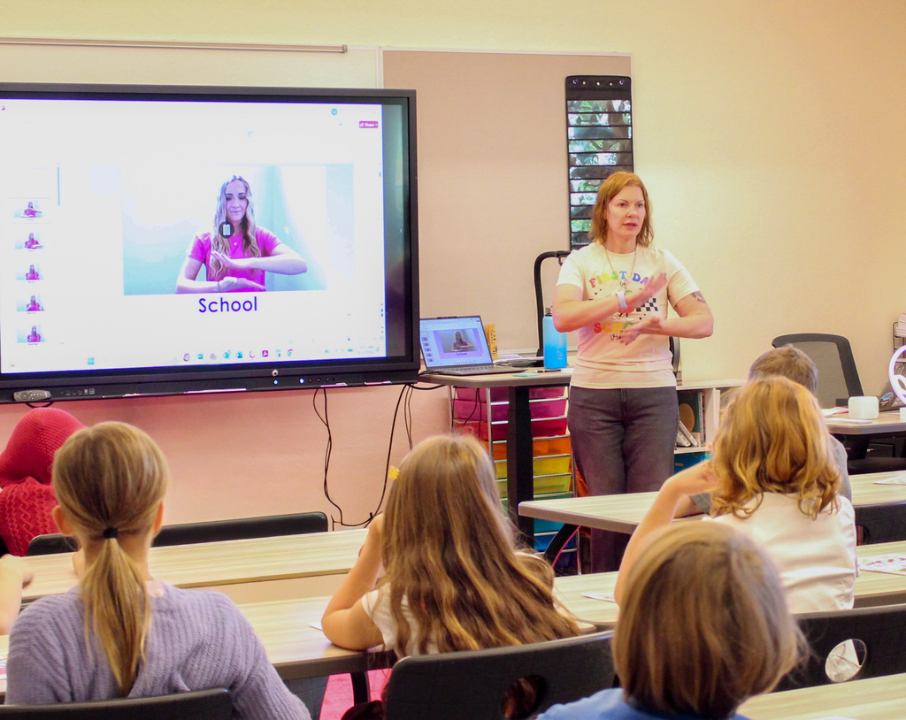 Teaching sign language for "school"