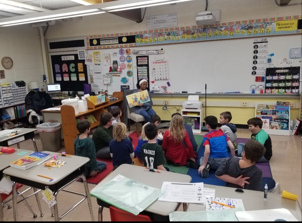 Skylar Redmond reads to Ms. Heinlen's students.