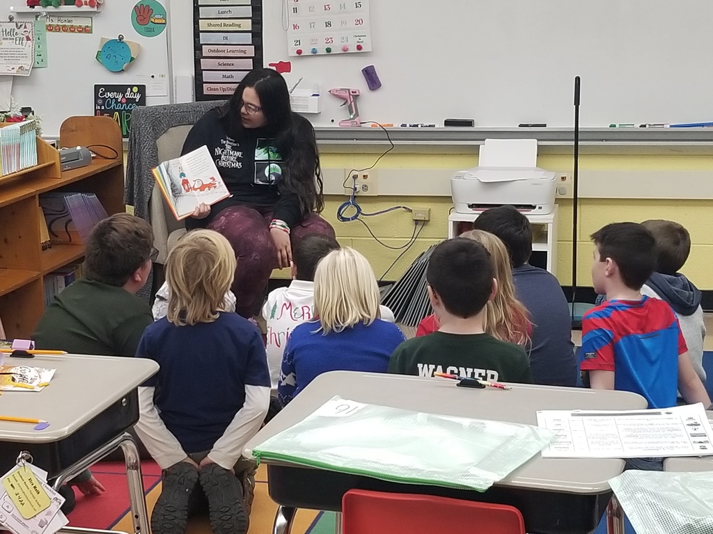 Nom'Aria Barajas reads to Ashley elementary students.