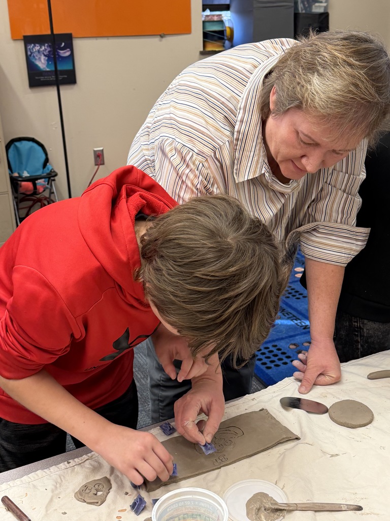students making ceramic mugs