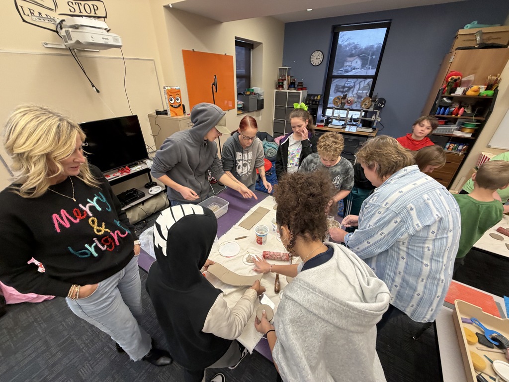 students making ceramic mugs