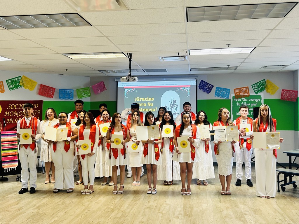 hispanic honor society participants smile