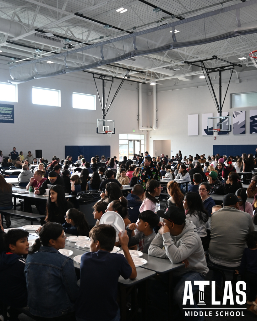 800 people gather in the gym