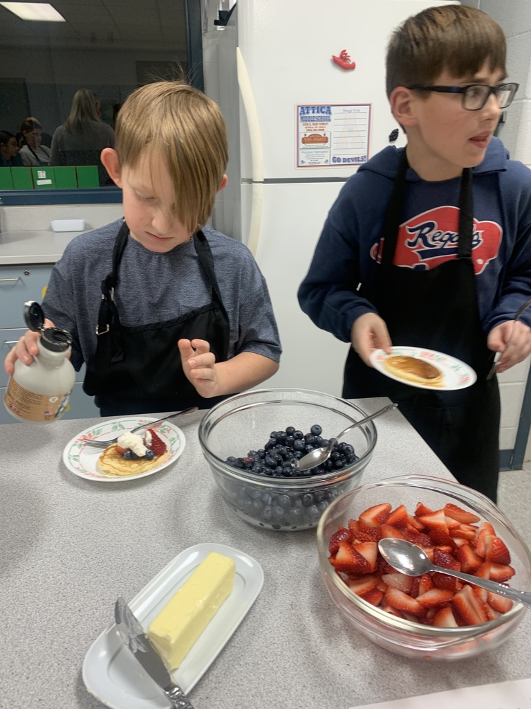 Scenes from our Fresh Connections Club’s March 25 meeting. 