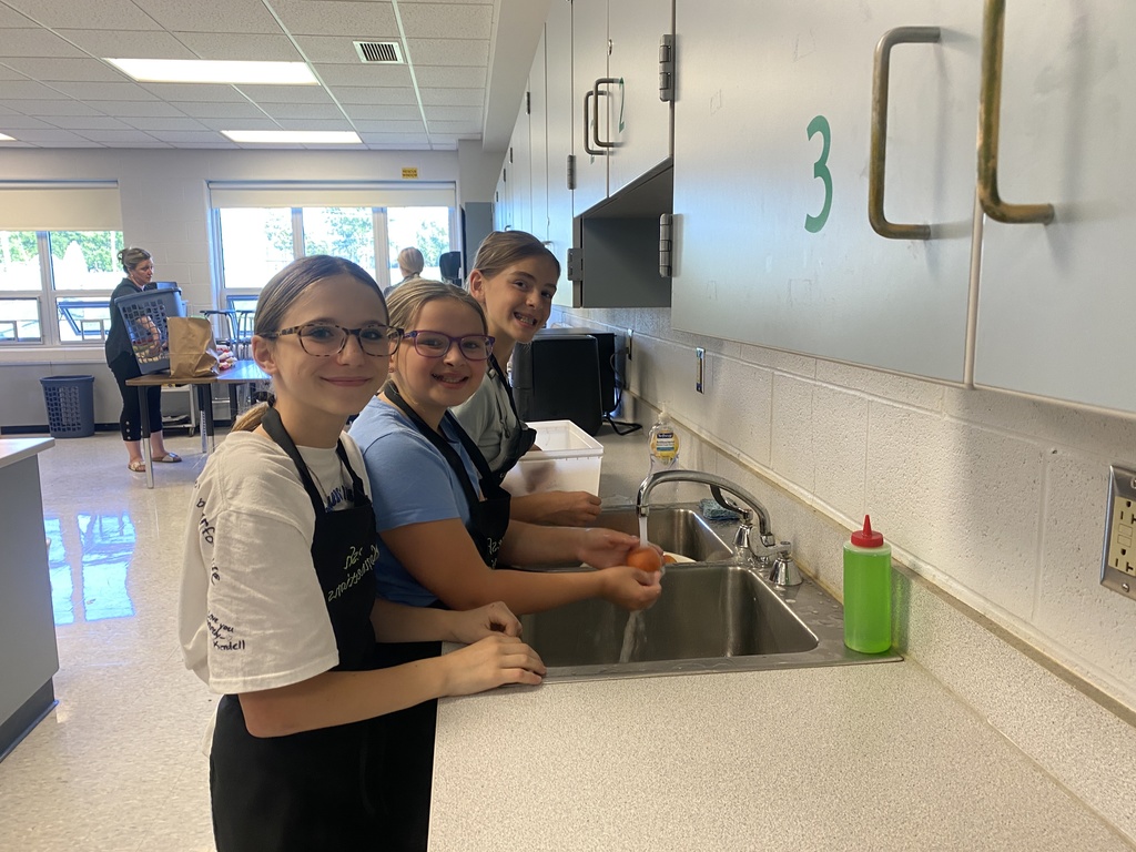 Scenes from our fresh connections club’s Sept. 16 meeting. 