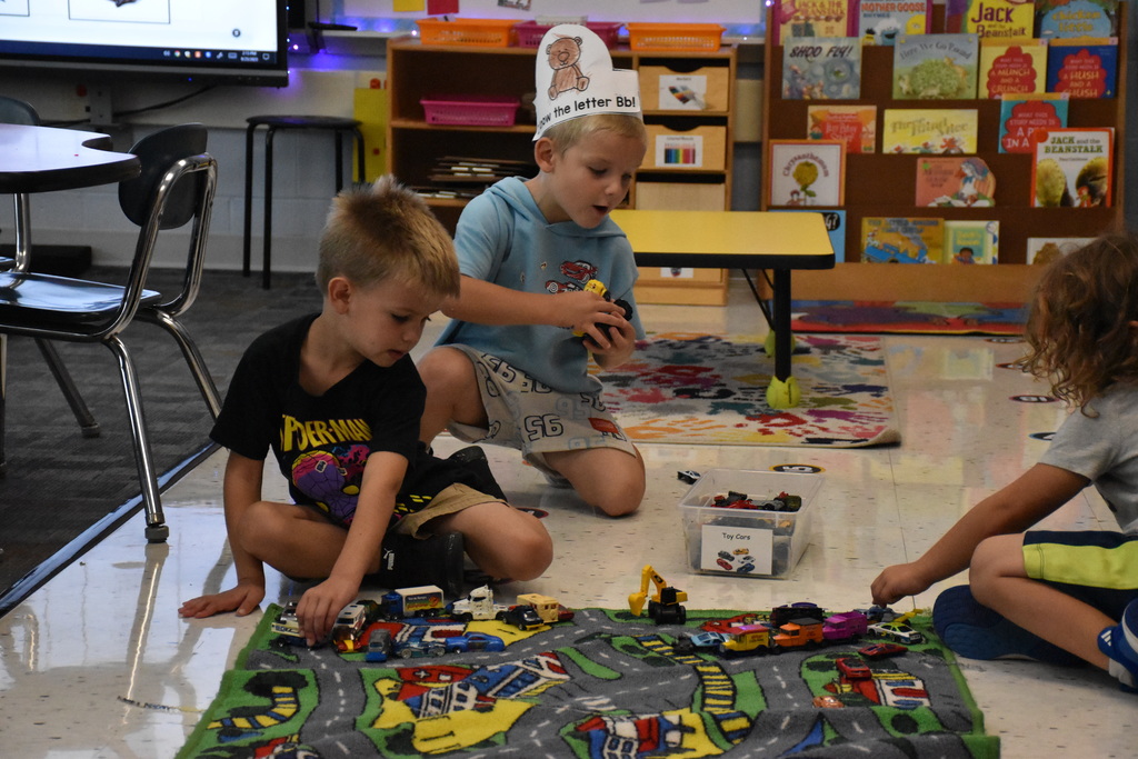 Scenes from Mrs. Vilagy’s, Mrs. Haniszewski’s, and Ms. Mapes’ class’s free time Thursday afternoon. 