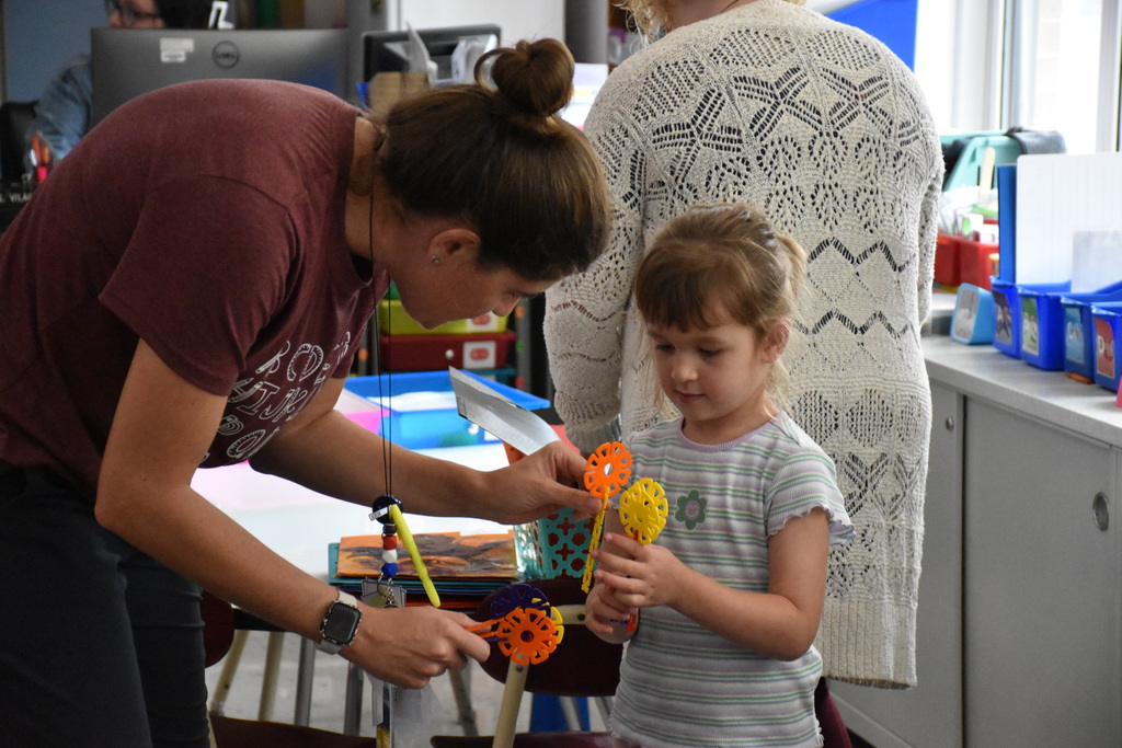 Scenes from Mrs. Vilagy’s, Mrs. Haniszewski’s, and Ms. Mapes’ class’s free time Thursday afternoon. 