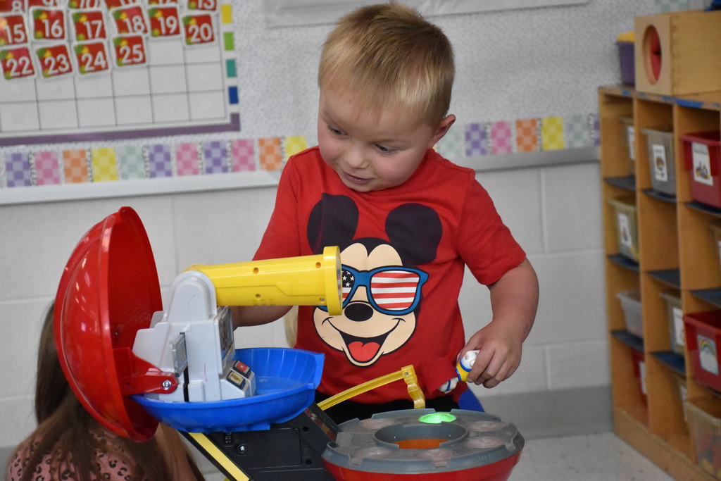 Scenes from Mrs. Vilagy’s, Mrs. Haniszewski’s, and Ms. Mapes’ class’s free time Thursday afternoon. 
