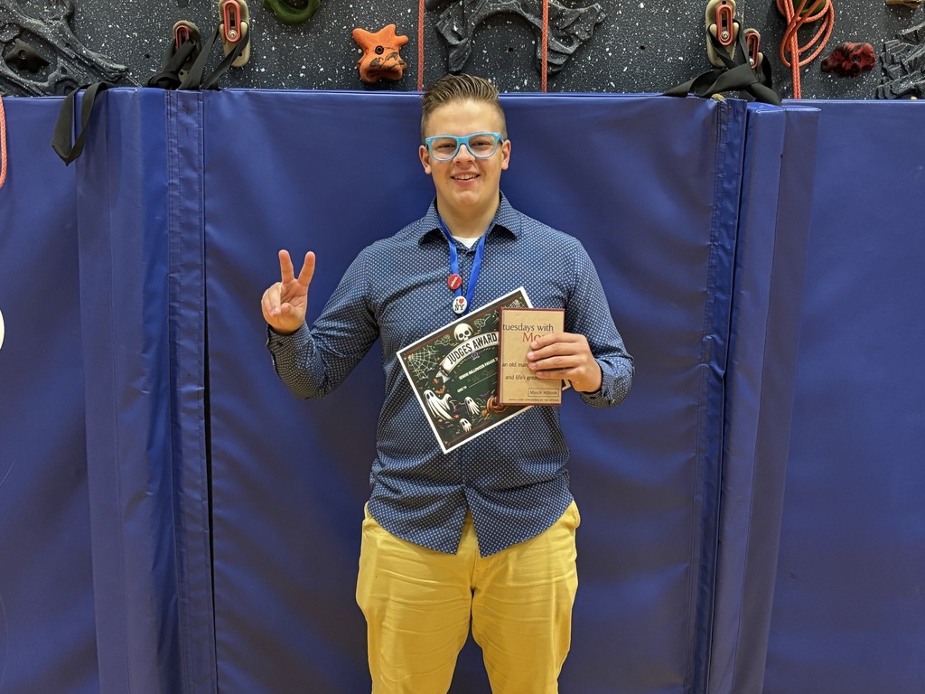 High school costume contest winners) 