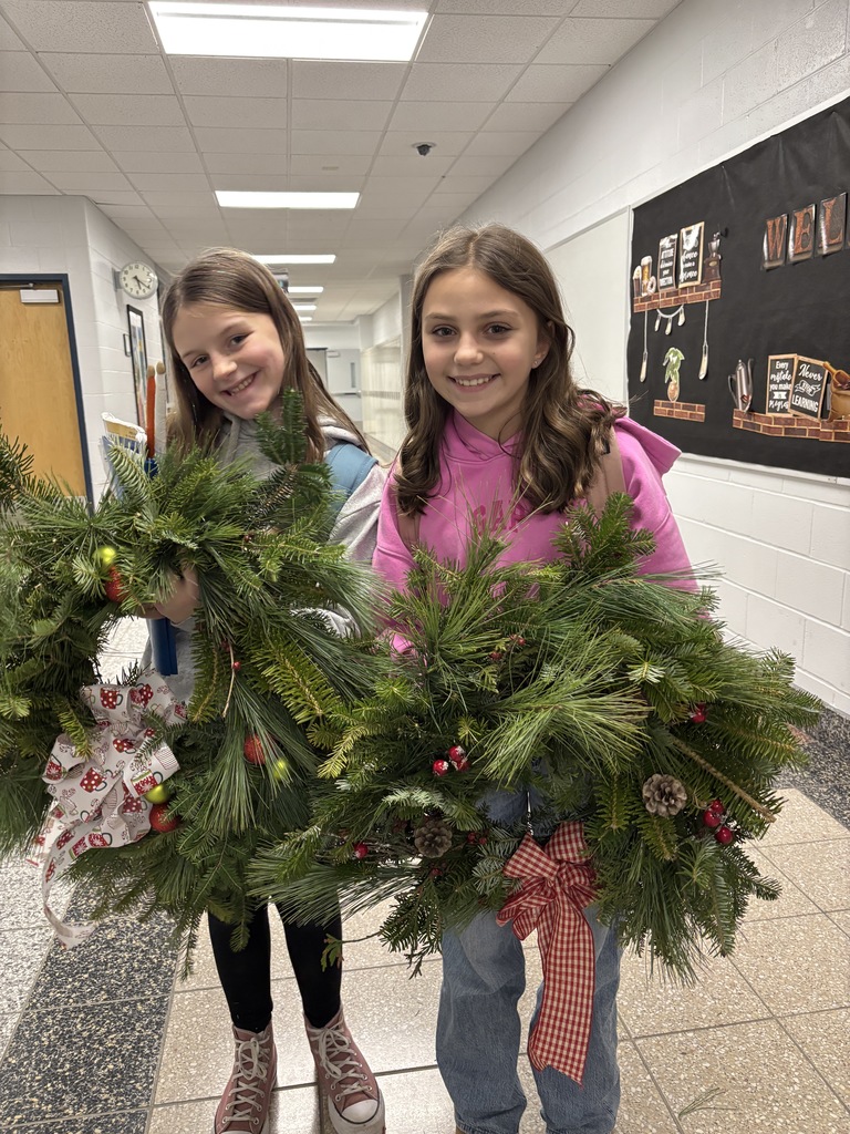 Scenes from our Fresh Connections Club’s wreath-making activity Dec. 10. 