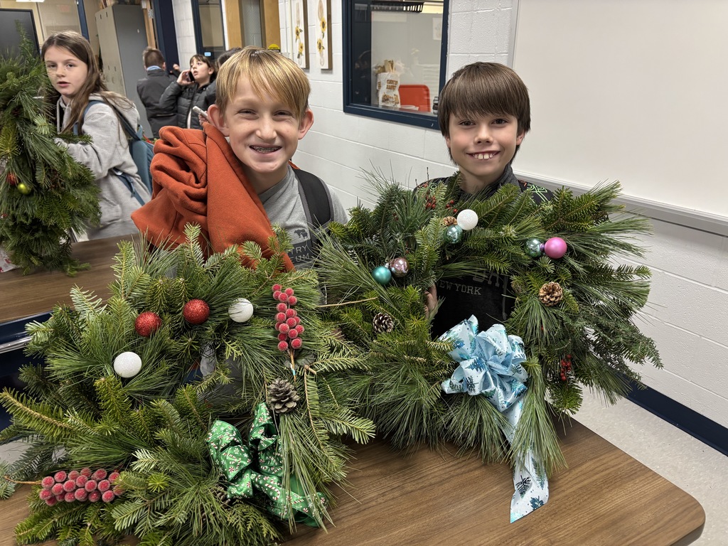 Scenes from our Fresh Connections Club’s wreath-making activity Dec. 10. 