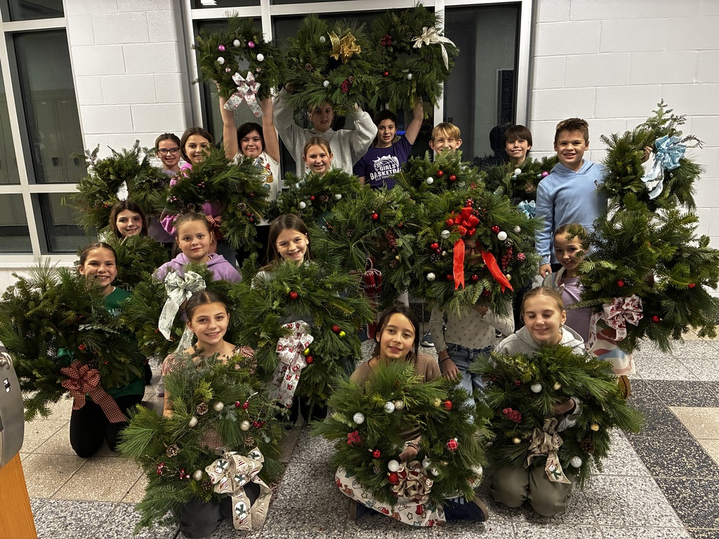 Scenes from our Fresh Connections Club’s wreath-making activity Dec. 10. 