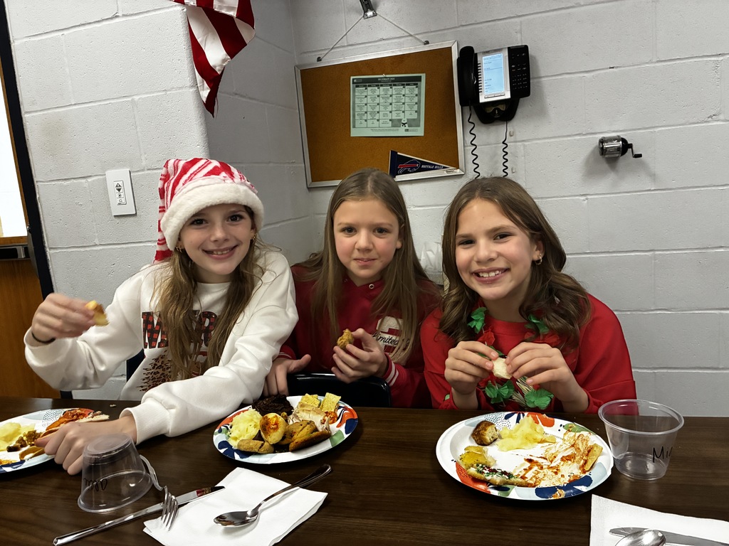 Scenes from our Fresh Connections Club’s Dec. 16 Christmas feast! 