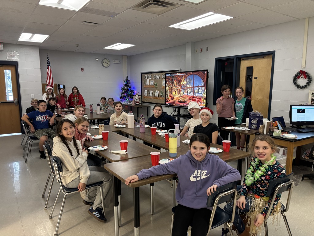 Scenes from our Fresh Connections Club’s Dec. 16 Christmas feast! 