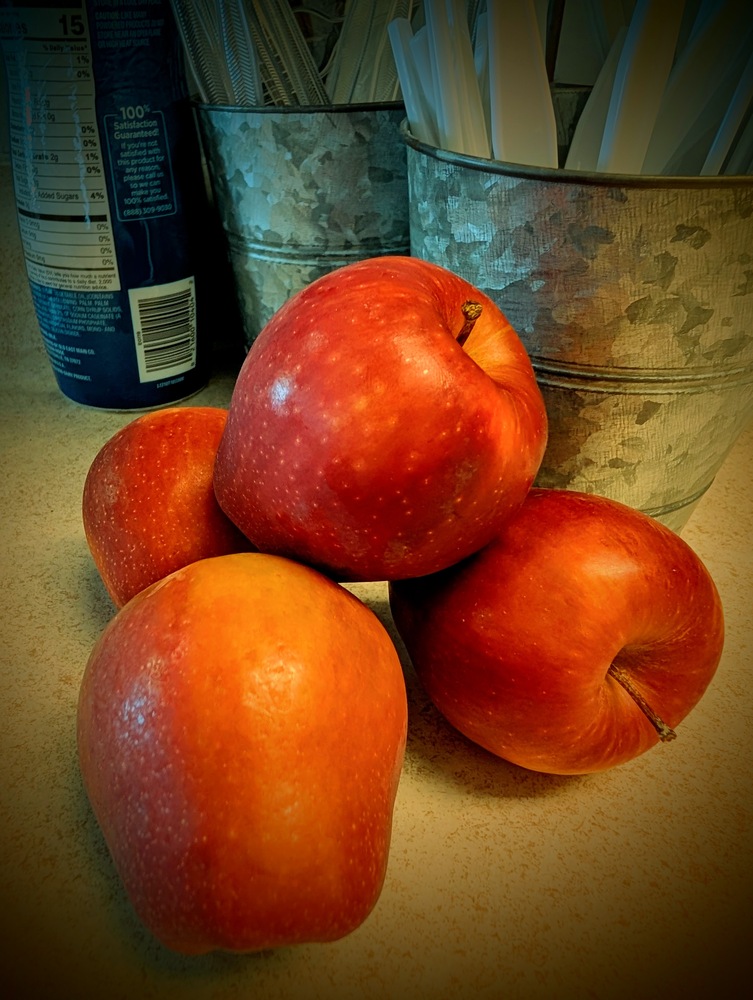 A pile of red apples.