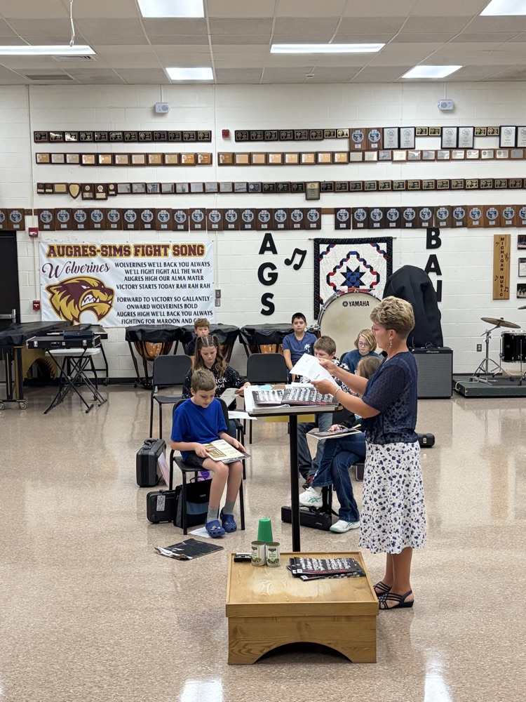 6th grade band getting prepared