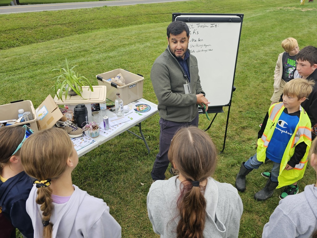 students learning about recycling