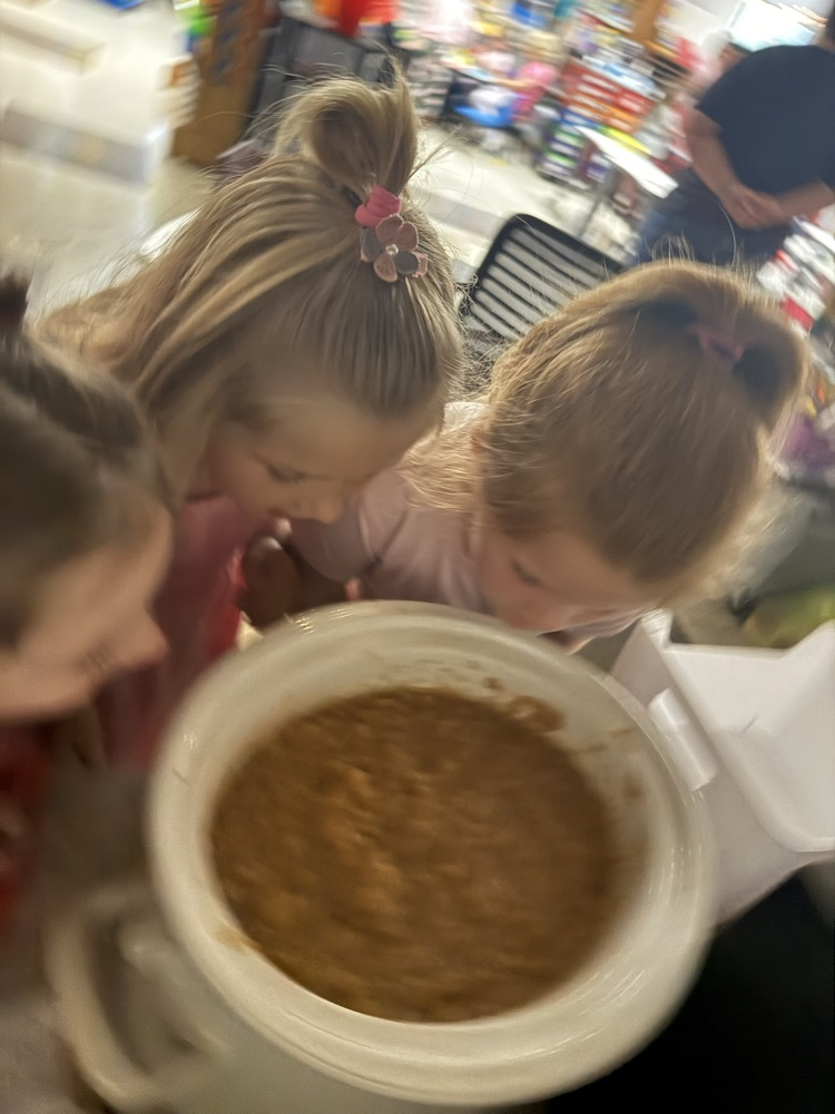 students prepping to make apple sauce 