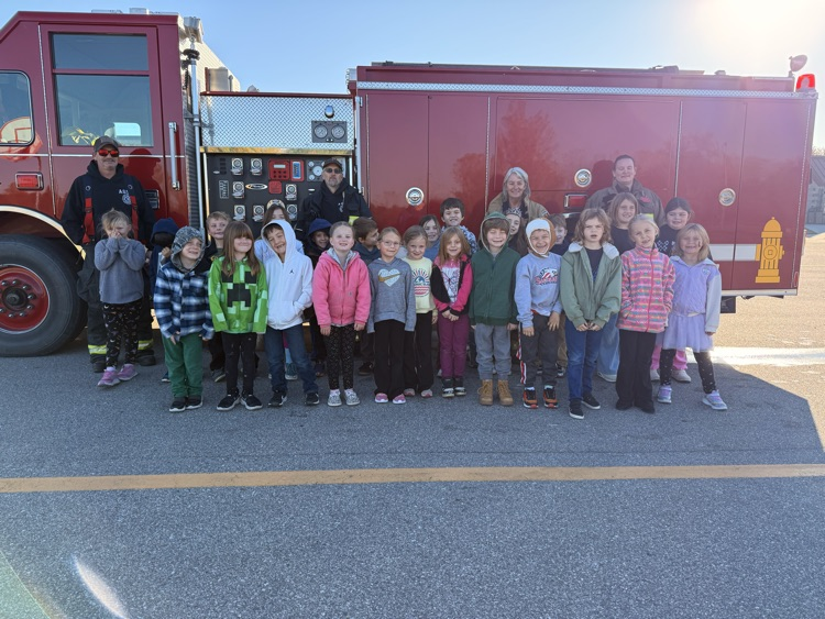 1st graders in front of the fire truck.