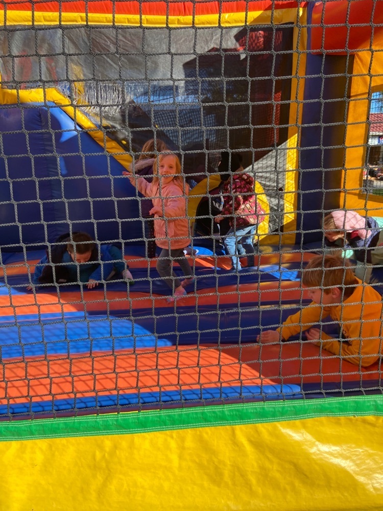 bounce house 