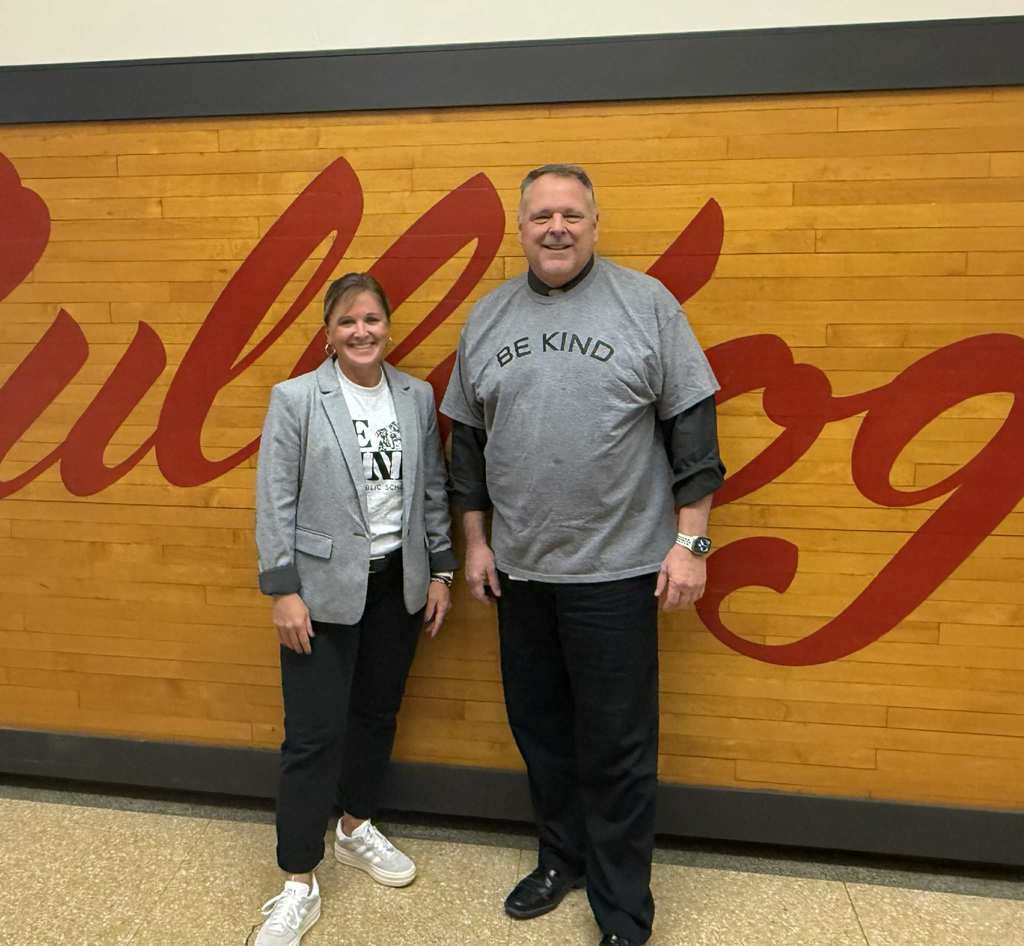 Auburn Public School Staff Celebrating world kindness day, by wearing Be Kind Shirts