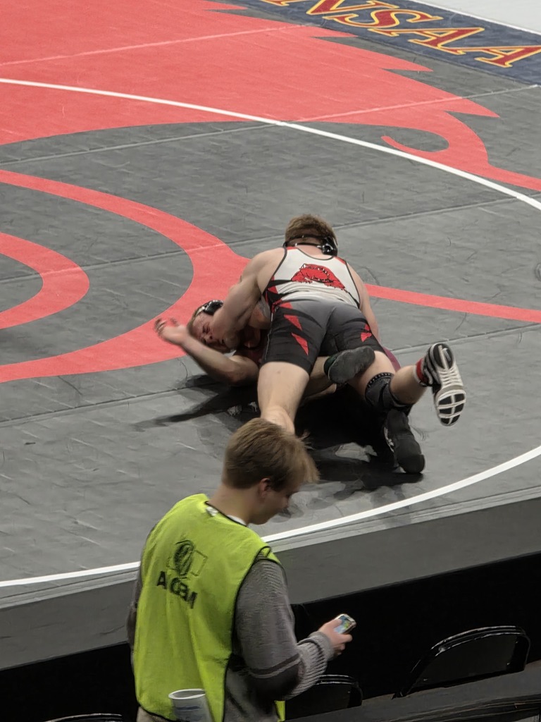 Logan_on_top_of_opponent_nearing_fall