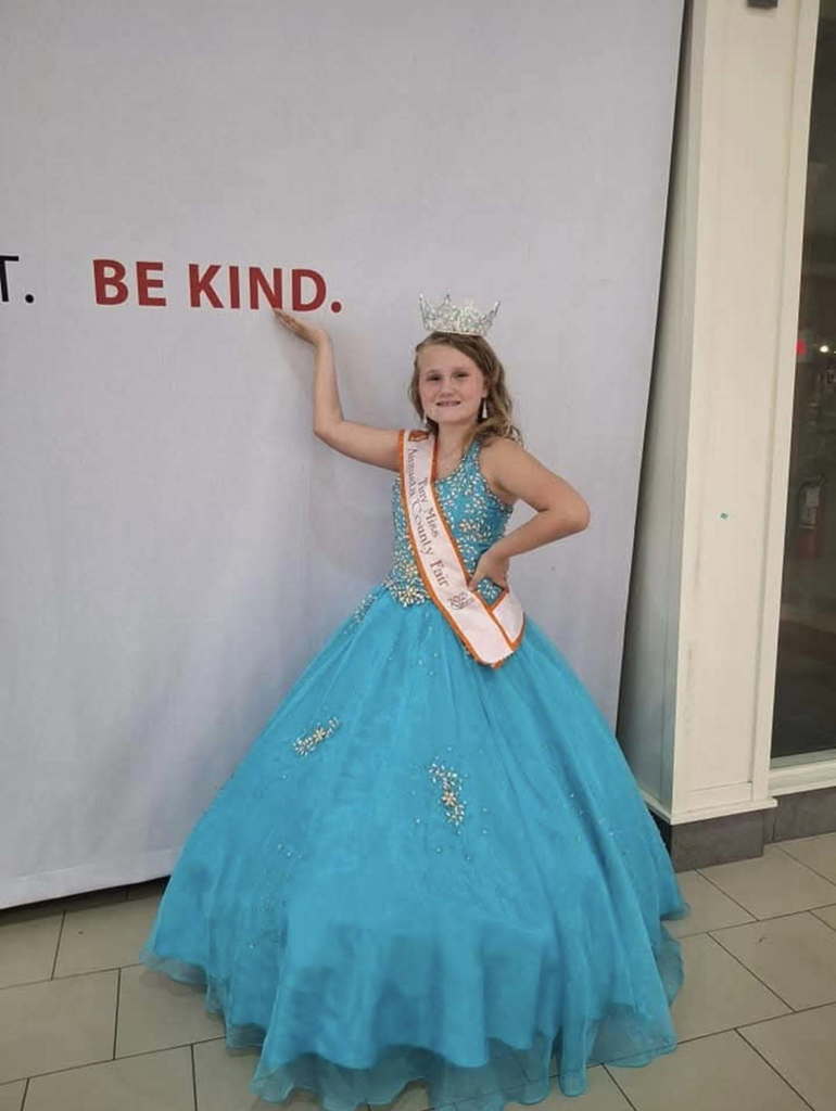 L. Cooper tiny miss queen Augusta County Fair