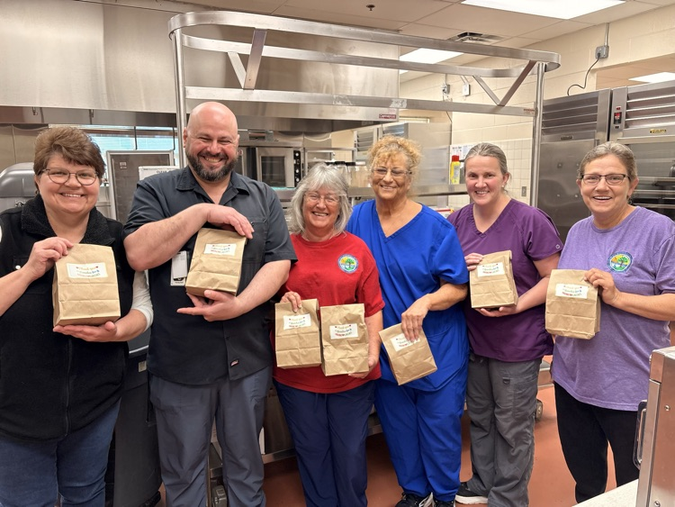 group picture of 6 cafeteria staff