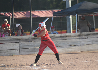 Londyn Teahon waits for the pitch