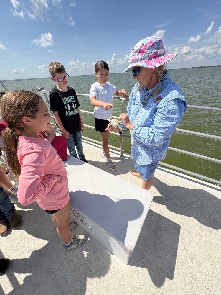 Capt. Whitney explaining how crabs can regenerate their claws!
