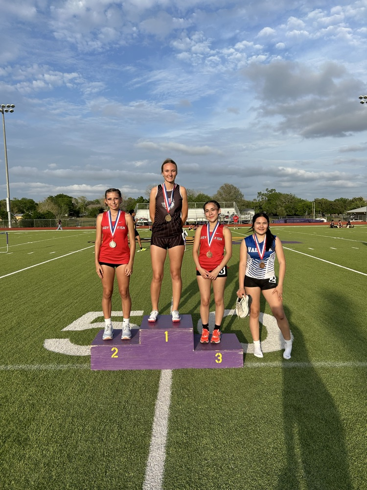 Danna and Tatum 3rd and 2nd in the 400 meter dash 