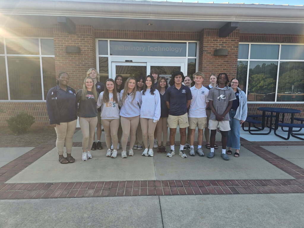 The Essentials of Healthcare students toured the SRTC Healthcare programs from Radiology Technology and Medical Lab Technology to Vet Technology and more! 