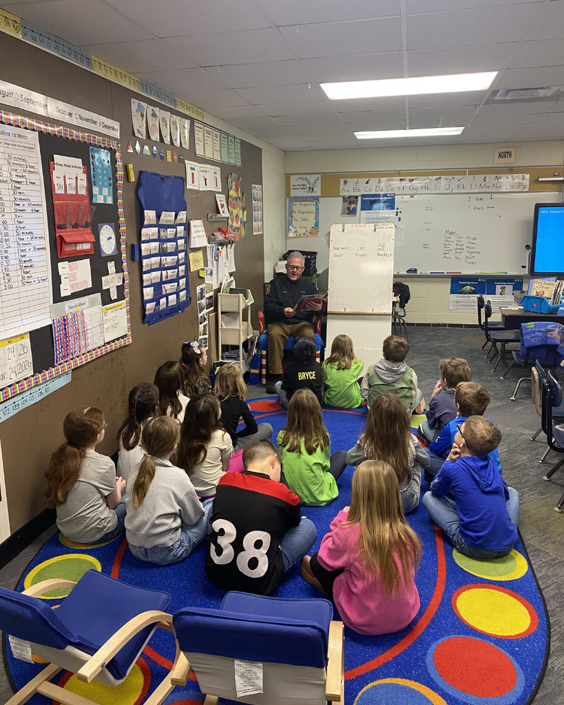 Local Police Officers read to Elementary Hatchets.