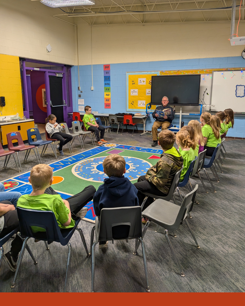 Local Police Officers read to Elementary Hatchets.