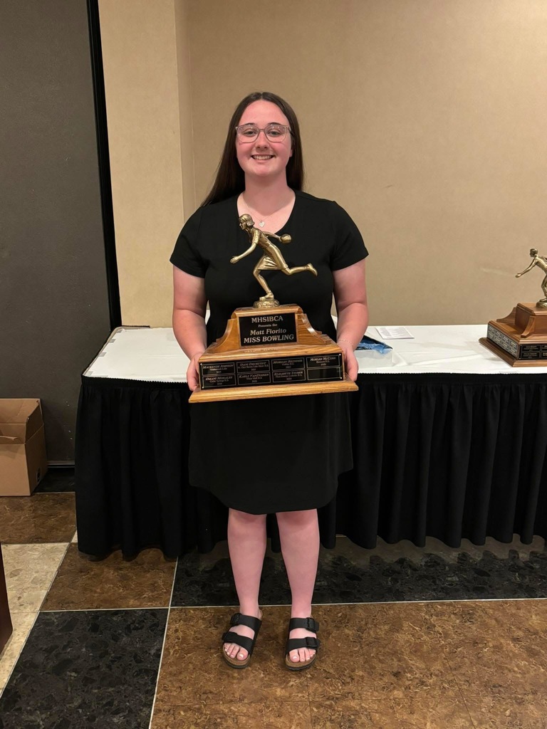 Jasmyn Ranquist poses with her Miss Bowling 2025/2026 trophy. 