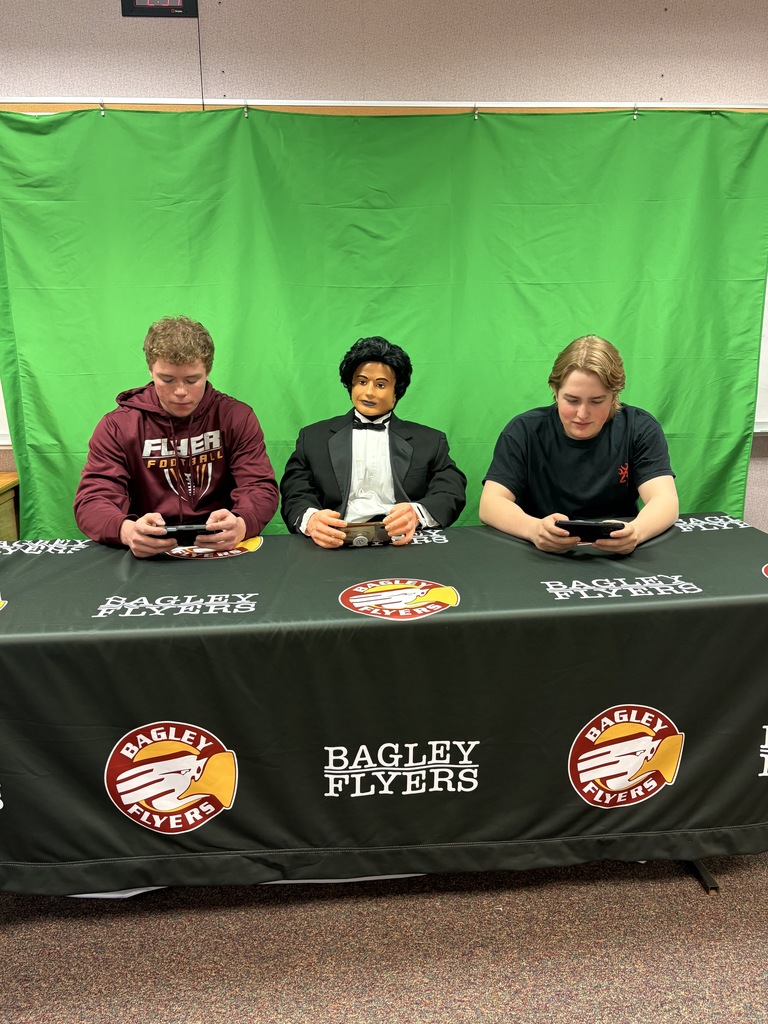 Vicotor is checking out the Flyer Nation News!