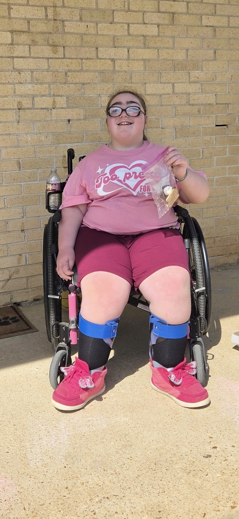 6th grade Science students making solar ovens