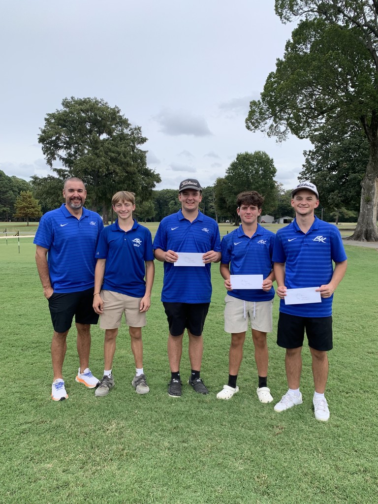 The Bulldog Golf team fought hard on the course in Newport today for the boys 3A-3 Conference Tournament.  The team came in with the 3rd place team finish, led by Senior Jayden Rhew.   Congratulations to Jayden Rhew, Nic Roberts, and Jackson Wammack for their individual state qualification.  They will return to the course in Melbourne at Coopers Hawk on  Monday, October 6th.