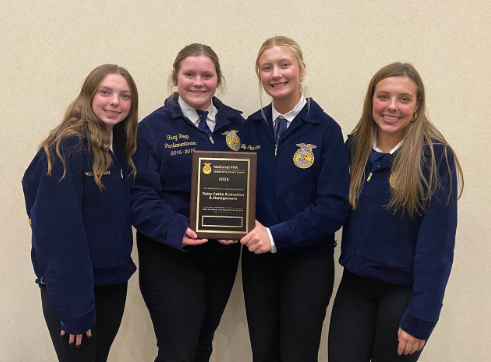 FFA students with their award.