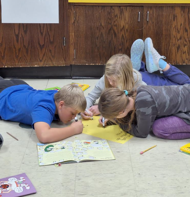 Students drawing together.