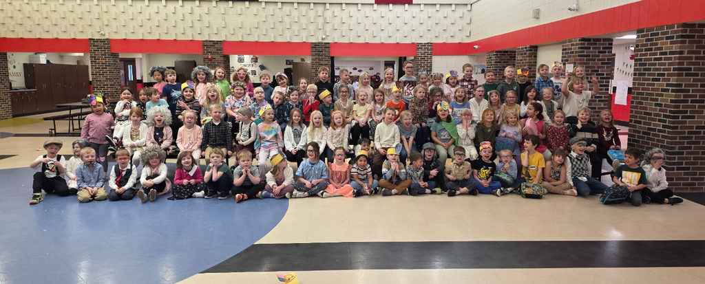 Large group photo of kindergartners.