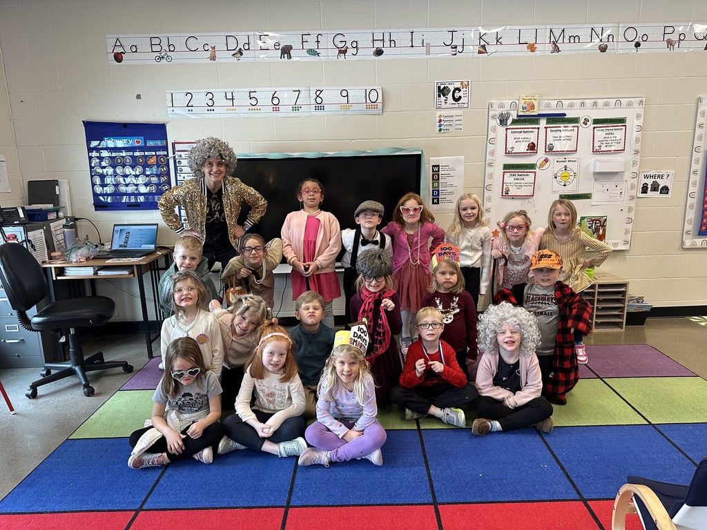 Class photo on 100th day.