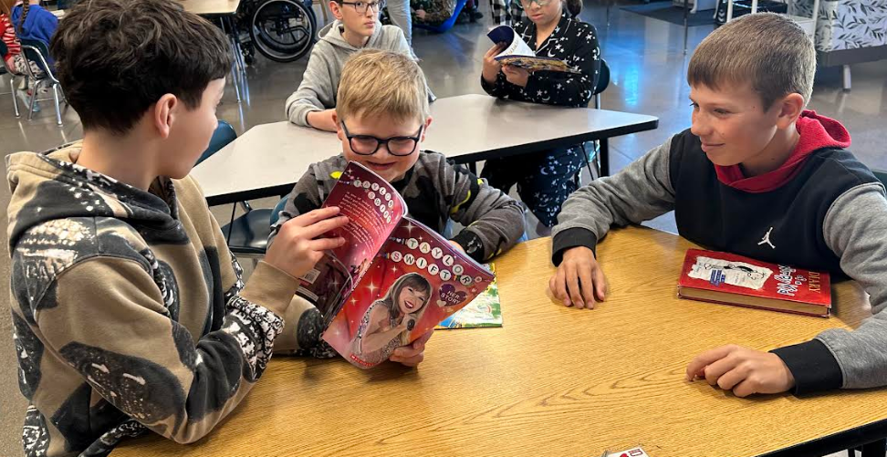 Smiling students reading.