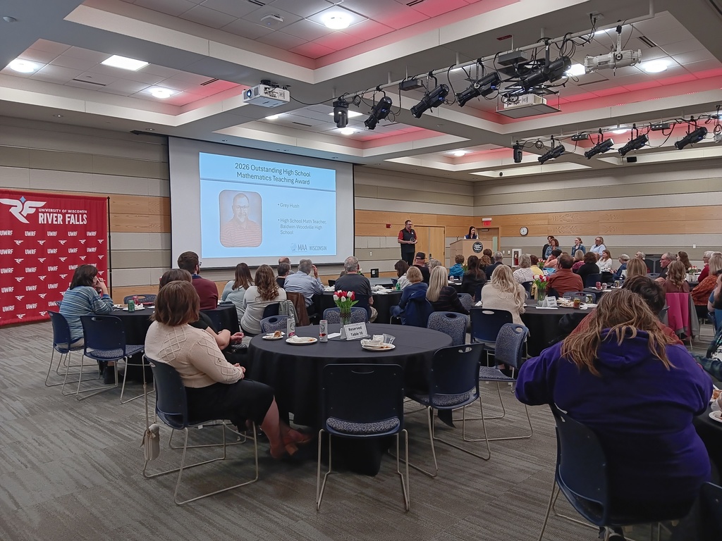 Photo of the room while he is receiving the presentation.