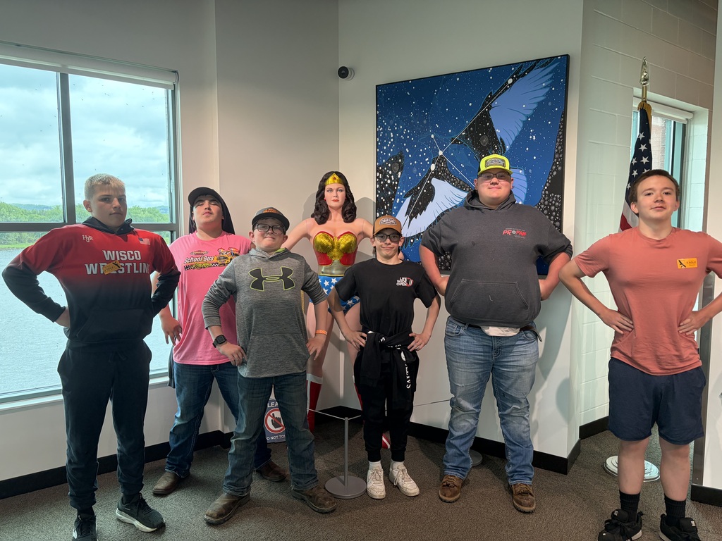 Students posing like Wonder Woman.